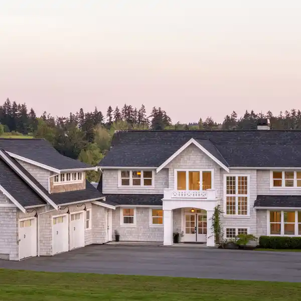 SOPHISTICATED HAMPTONS-STYLE HOME