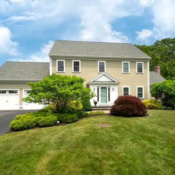 TURNKEY LIVING WITH STUNNING WALKOUT LOWER LEVEL