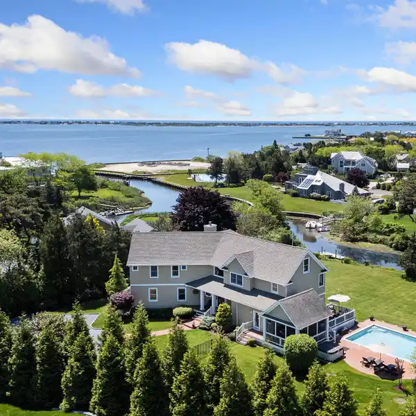 CUSTOM POST-MODERN WATERFRONT HOME