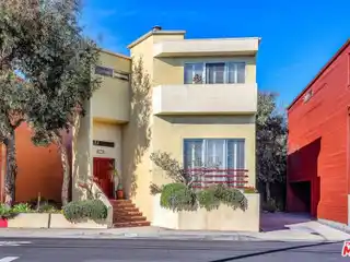 Contemporary Venice Tri-level Home