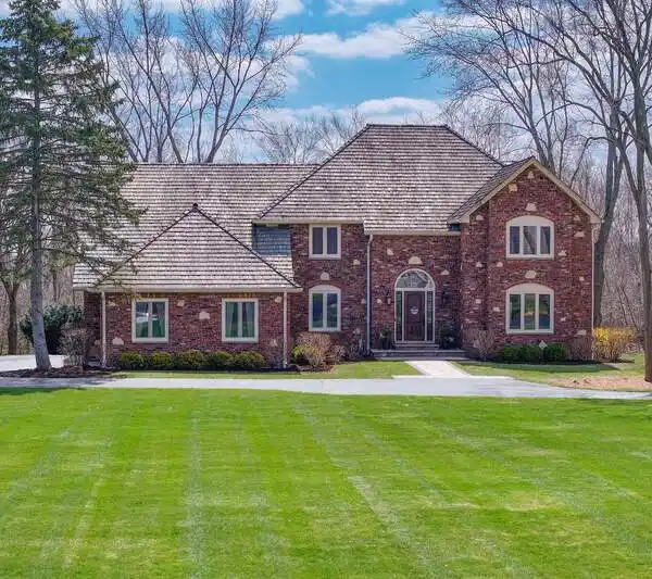 SERENE PROPERTY NESTLED ON SPACIOUS LAND