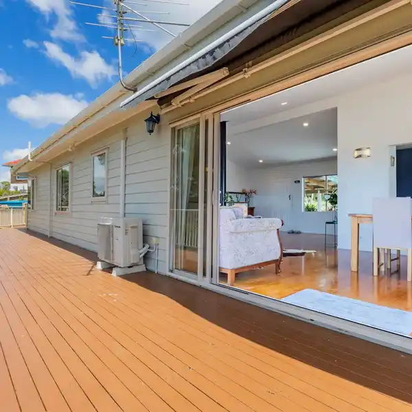 COASTAL FAMILY HAVEN WITH FABULOUS LANDSCAPED GARDENS