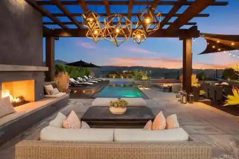 Designer-Perfect Home High on a Scenic Crest