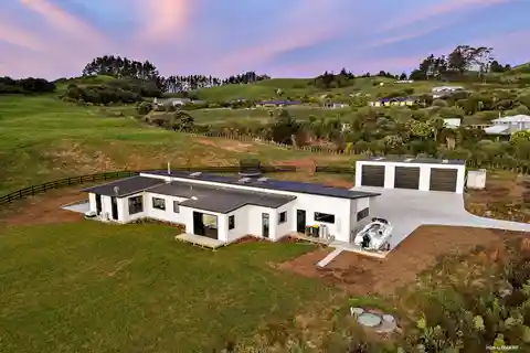 Striking Residence Offers a Secluded Feeling