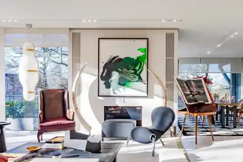 Top-floor Penthouse in the Sought-after Observatoire District