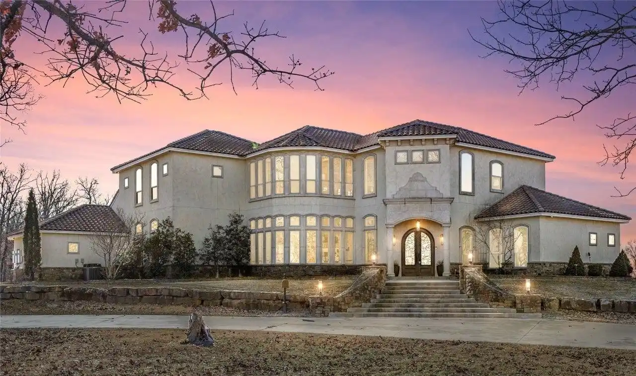 Extraordinary Ten-acre Luxury Estate