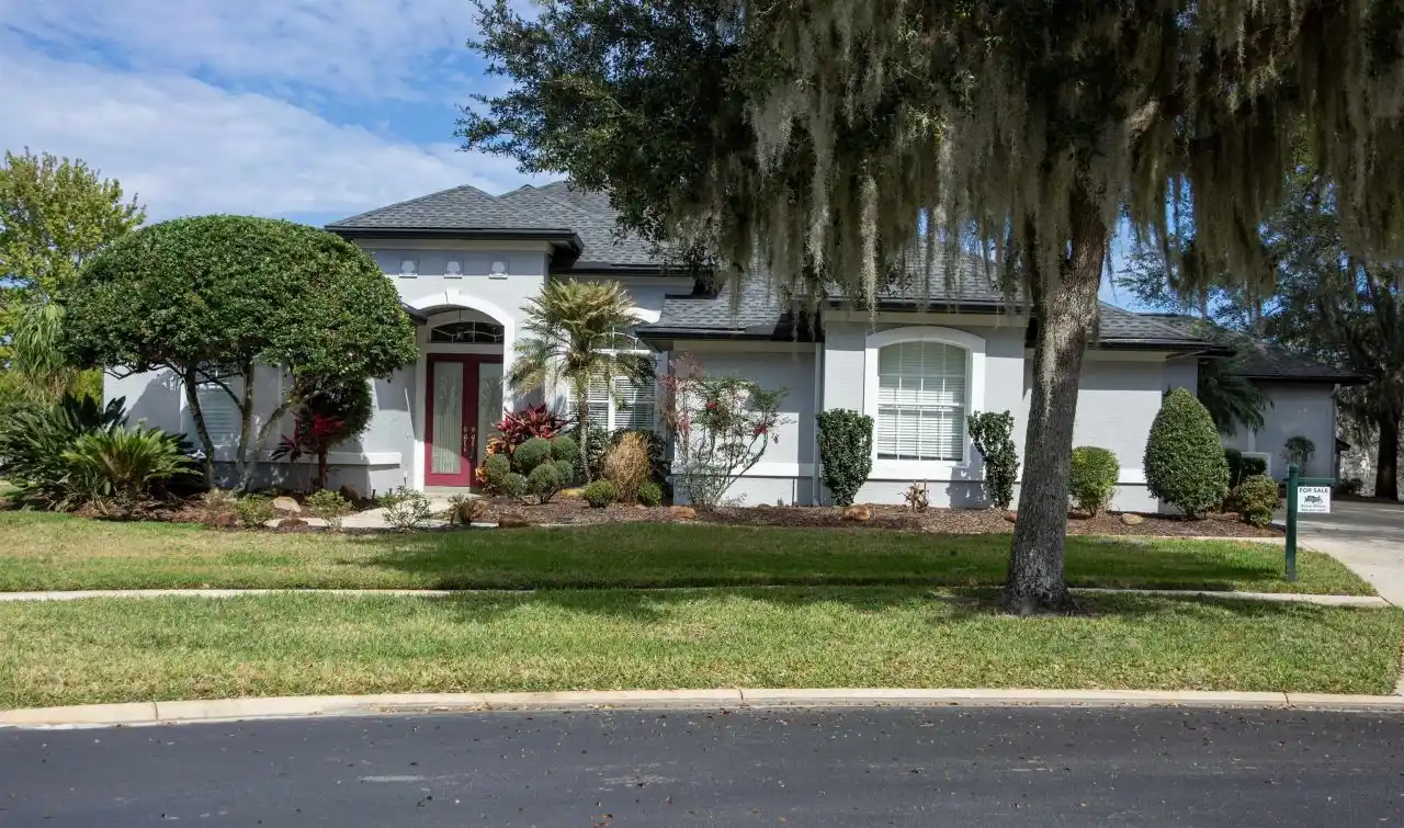 Elegance and Comfort on the Waterfront