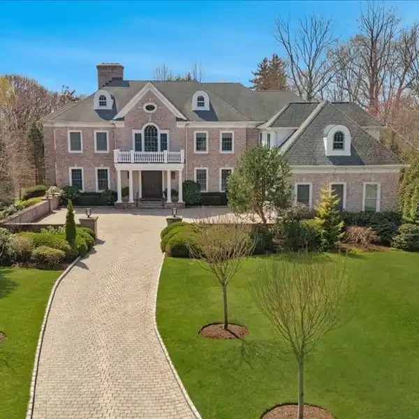 IMPRESSIVE CENTER HALL COLONIAL