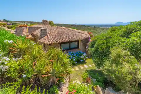 Gorgeous Villa with Forever Views