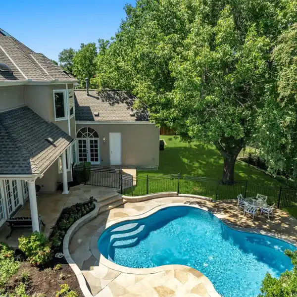 TIMELESS ELEGANCE WITH EVERYDAY COMFORT IN LAKE HIGHLANDS