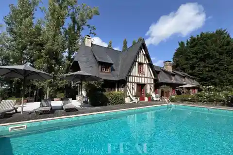 Peaceful Countryside Living with Outbuildings