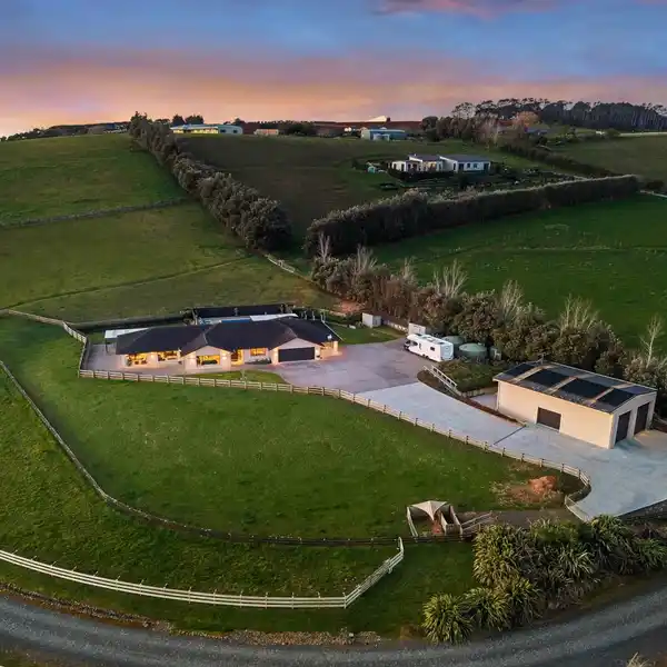 BRILLIANTLY EQUIPPED INDOOR-OUTDOOR ENTERTAINER