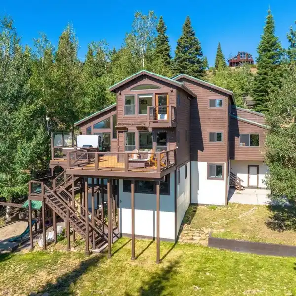 EXTENSIVELY UPDATED PROPERTY WITH INCREDIBLE VIEWS