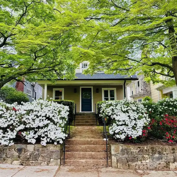 RENOVATED BUNGALOW WITH CARRIAGE HOUSE & CHARM