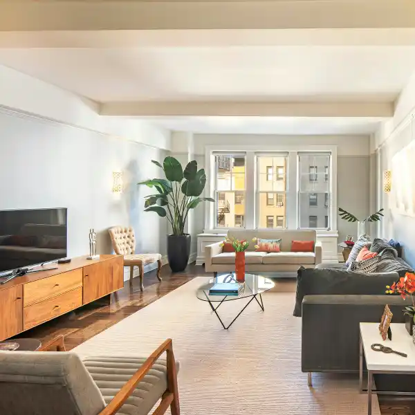 BEAUTIFULLY RENOVATED CLASSIC 7 RIGHT OFF CENTRAL PARK