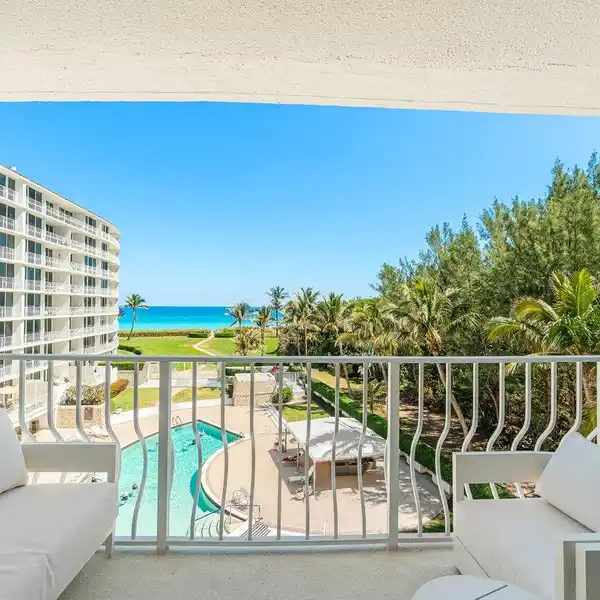 STUNNING OCEANFRONT UNIT