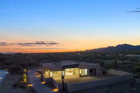 Contemporary Retreat on 3.3 Acres in Oro Valley