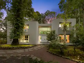 Chic and Sophisticated Five Bedroom Rental