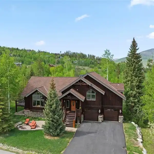 BEAUTIFULLY UPDATED HOME IN WILLOW CREEK HIGHLANDS