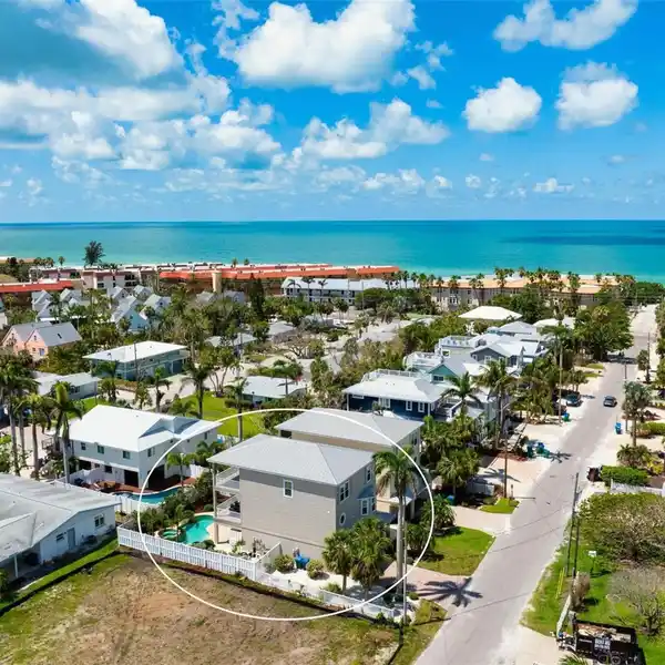 ISLAND ESCAPE ONE BLOCK TO THE BEACH