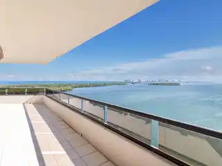 Spacious Beautifully Renovated Apartment with Water Views