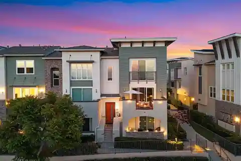 Designer Townhome Steps from Bressi Square