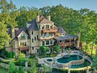 MAGNIFICENT PROPERTY ON THE SHORES OF LAKE BLUE RIDGE