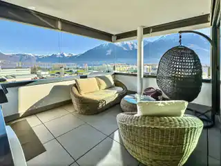 Walkable Luxury with Lake View Terrace
