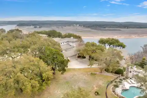 Peninsula Villa with Panoramic Lake Views