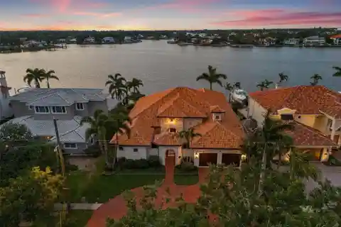 Coastal Elegance on Smacks Bayou