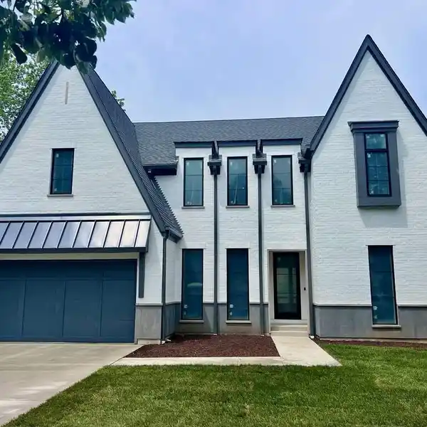 LUXURY MEETS LIFESTYLE IN SOUGHT-AFTER ELMHURST