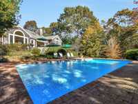 ULTRA-PRIVATE AND PRISTINE POSTMODERN RENTAL HOME