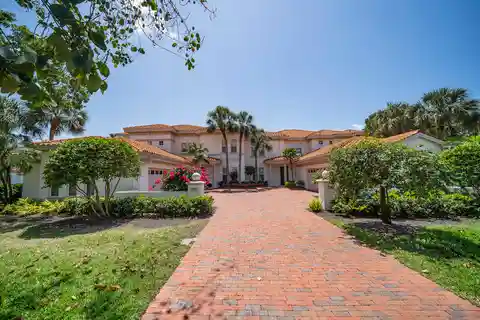 Spacious Condo at Grey Oaks Country Club