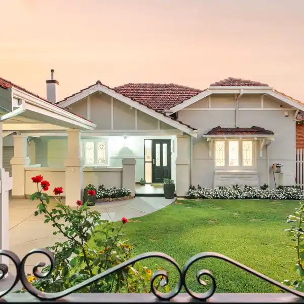 CALIFORNIAN BUNGALOW WITH A THOUGHTFUL CONTEMPORARY EXTENSION