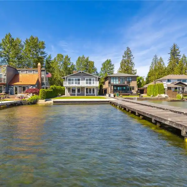 LAKE STEVENS RETREAT WITH BREATHTAKING VIEWS
