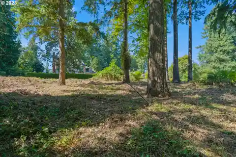 Private Lot in Exclusive Dunthorpe