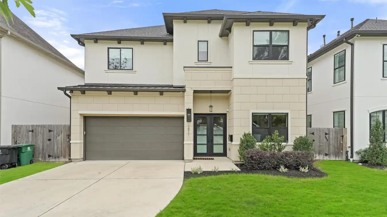 Stunning Pool Home in the Craig Woods of Spring Branch