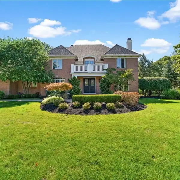 PRIVATE RETREAT BLENDING GRANDEUR AND COMFORT