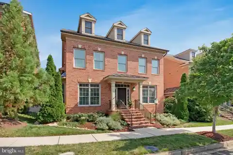 Show-Stopping 2014 Home with Gourmet Kitchen and Private Loft