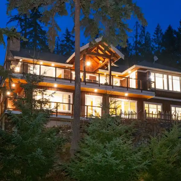 GORGEOUS HOME ON A PRIVATE ACRE-PLUS