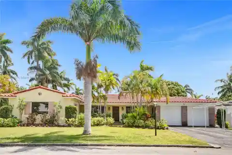 Tropical Oasis in Hollywood Lakes