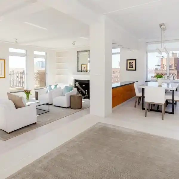 INVITING HOME WITH WOW FACTOR