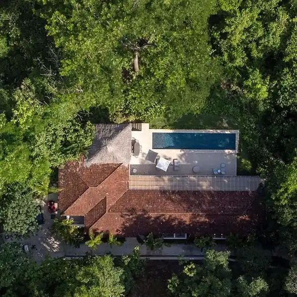 SERENE COASTAL LIVING IN LUSH RAINFOREST