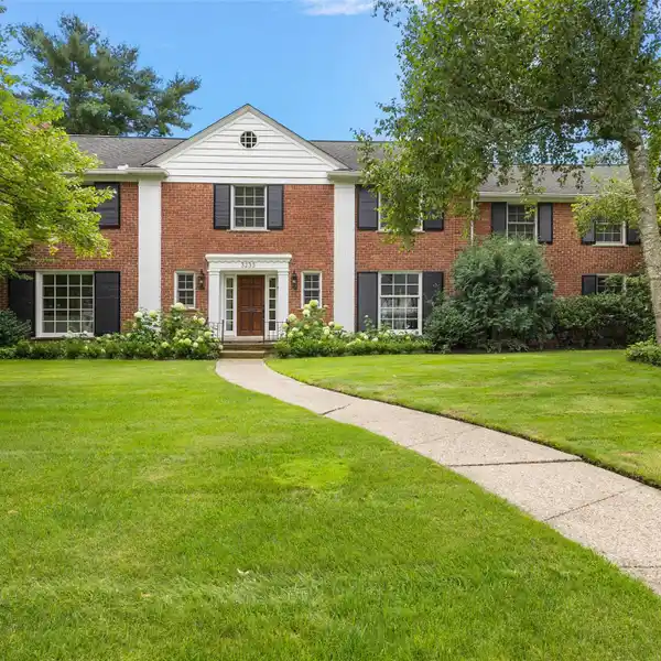 EXCEPTIONAL RESIDENCE WITH TRADITIONAL CHARACTER