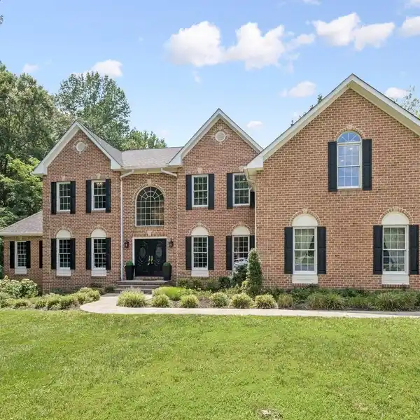 TIMELESS ELEGANCE MEETS MODERN COMFORT