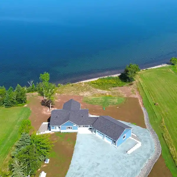 LUXURY LAKESIDE LIVING: STUNNING NEW HOME NEAR DUNDEE GOLF RESORT - ECO-FRIENDLY, HIGH-TECH, AND UNDER COST!