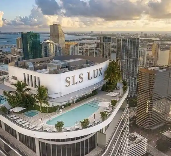 TURNKEY LUXURY UNIT WITH BAY AND SKYLINE VIEWS