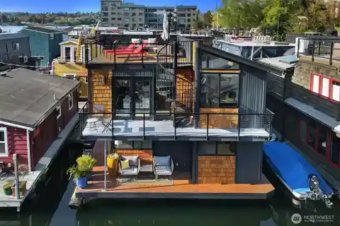 Floating Home in a Famous Community