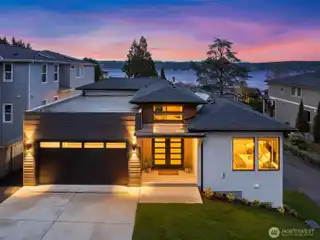 Lake Sammamish Modern Stunner