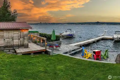 Laurelhurst Legacy Waterfront Home